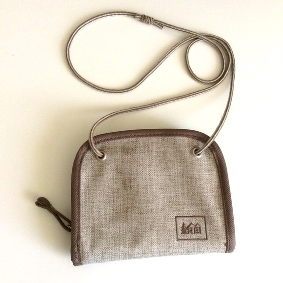 REI Crossbody Wallet 5.5”x 6.5”x 1” - Picture 3 of 9